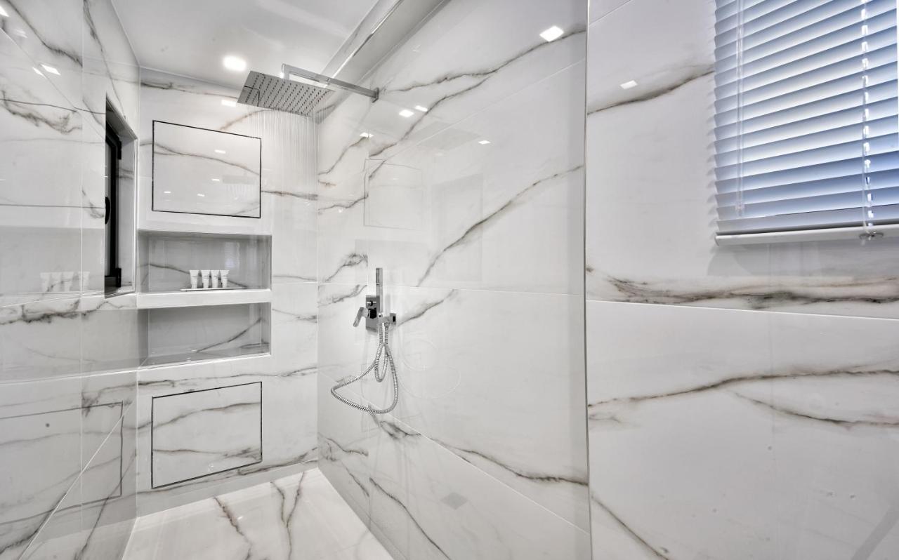 Ater Albus By K&K Aparthotel Athena Bagian luar foto